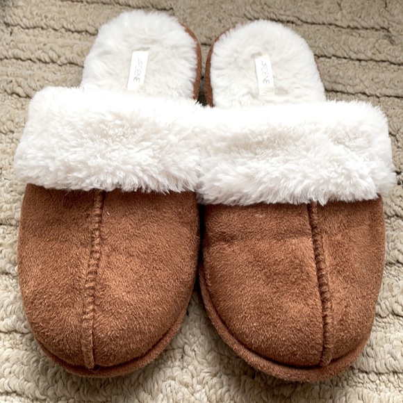Ardene Fuzzy Slippers - Unisex - Picture 1 of 3